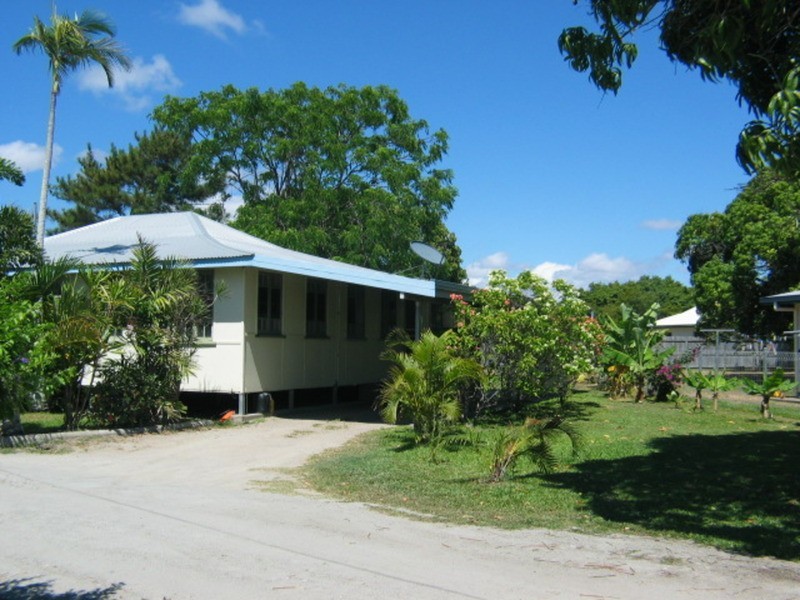 2/25 Tracey  Street, Bowen QLD 4805