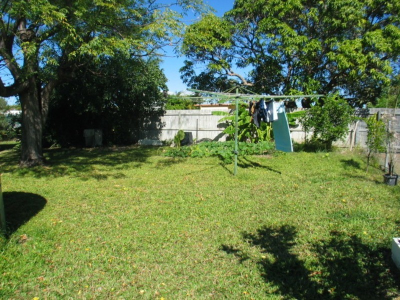 2/25 Tracey  Street, Bowen QLD 4805