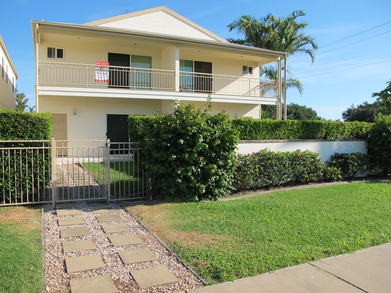 2/1 Murroona Street, Bowen QLD 4805