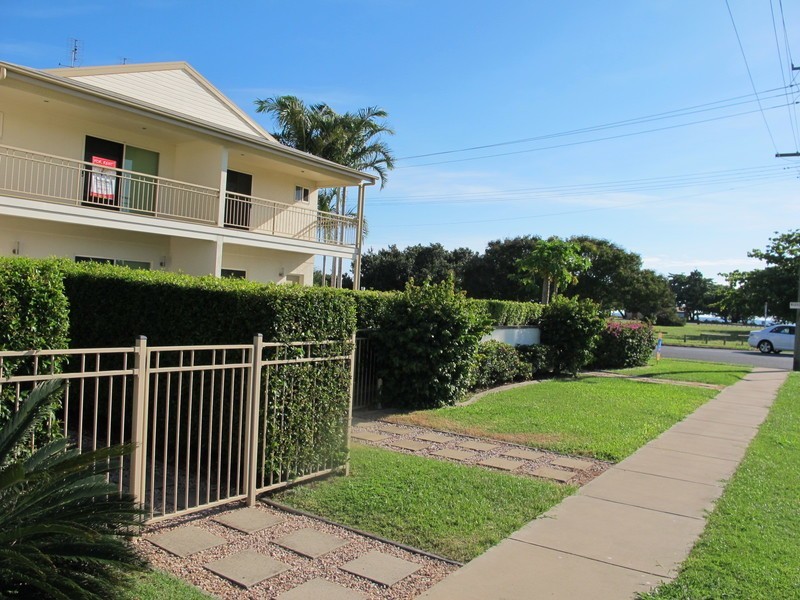 2/1 Murroona Street, Bowen QLD 4805