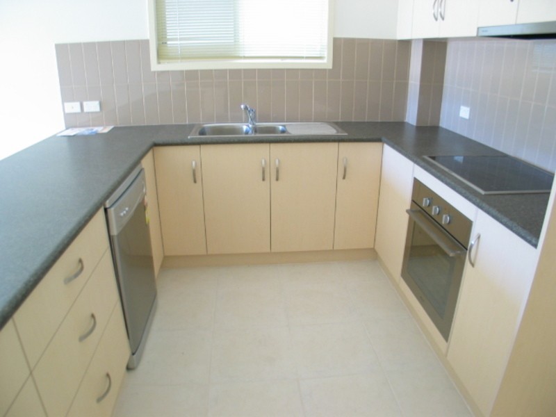 2/1 Murroona Street, Bowen QLD 4805