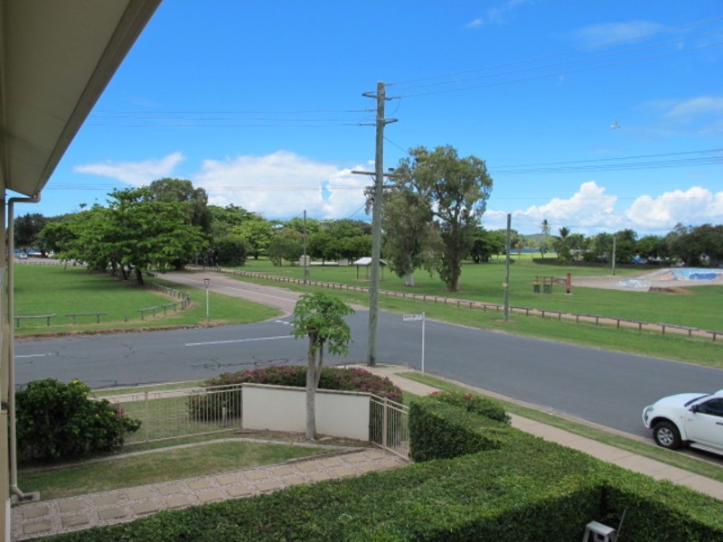 2/1 Murroona Street, Bowen QLD 4805