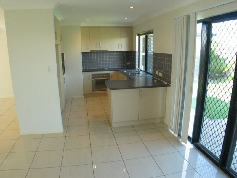 2/98A Williams Street, Bowen QLD 4805