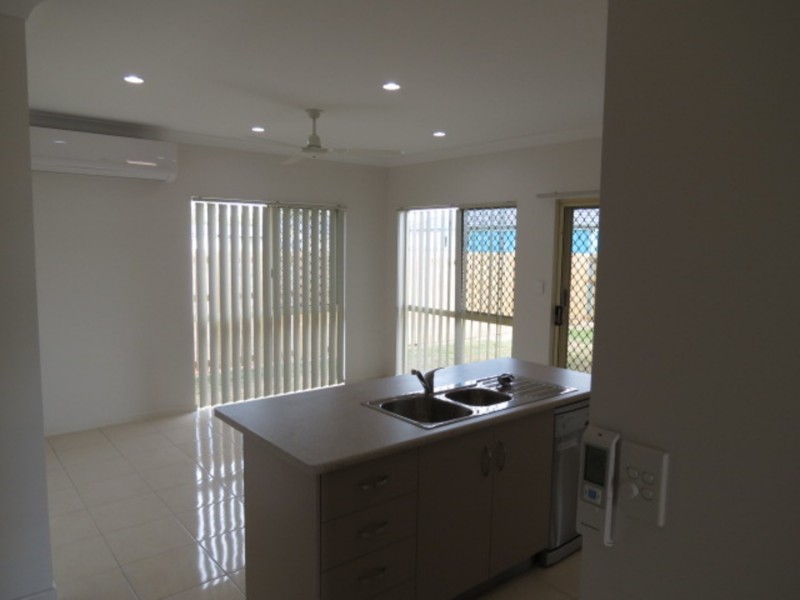 10 Seabreeze Crescent, Bowen QLD 4805