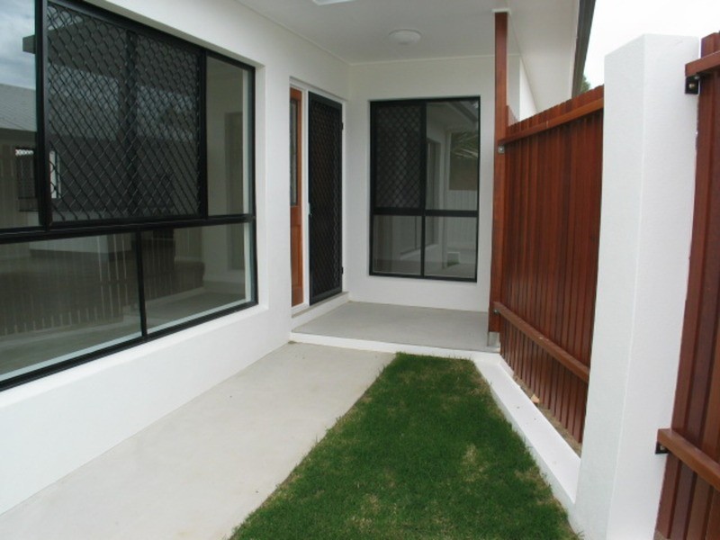 2/13 Queens Road, Bowen QLD 4805