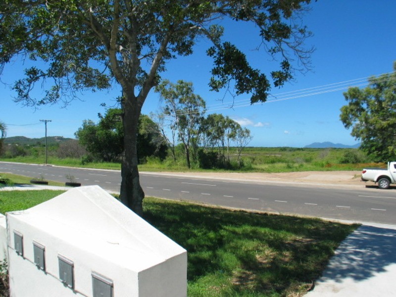 2/13 Queens Road, Bowen QLD 4805