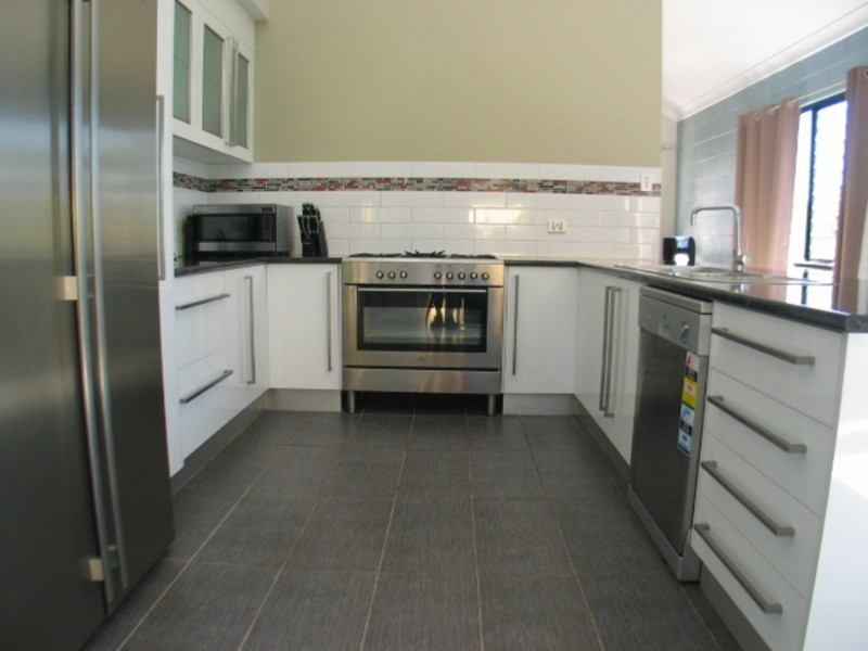 18a Gloucester Street, Bowen QLD 4805