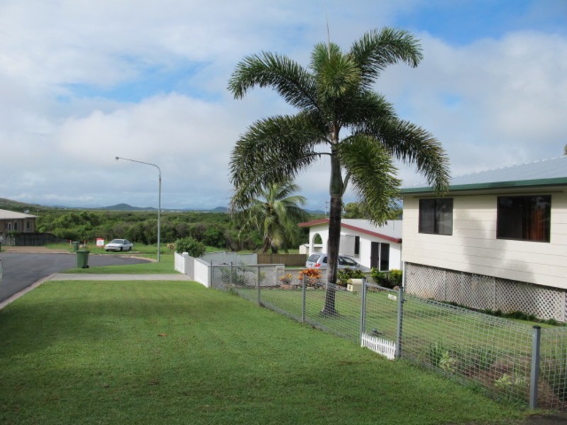 4 Lotus Lane, Bowen QLD 4805