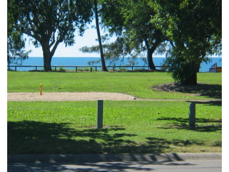 2/89 Horseshoe Bay Road, Bowen QLD 4805