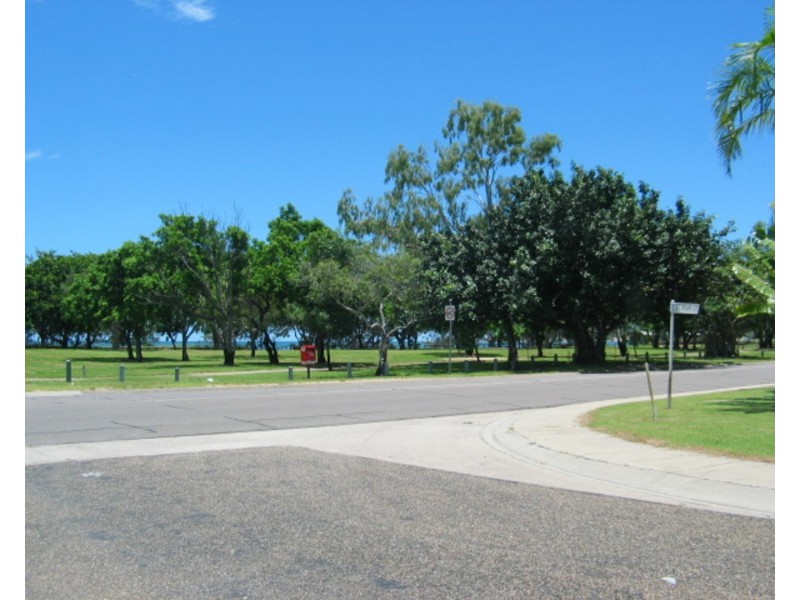 2/89 Horseshoe Bay Road, Bowen QLD 4805