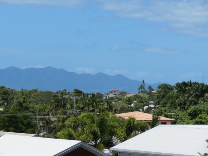 8 Tynwald Avenue, Bowen QLD 4805