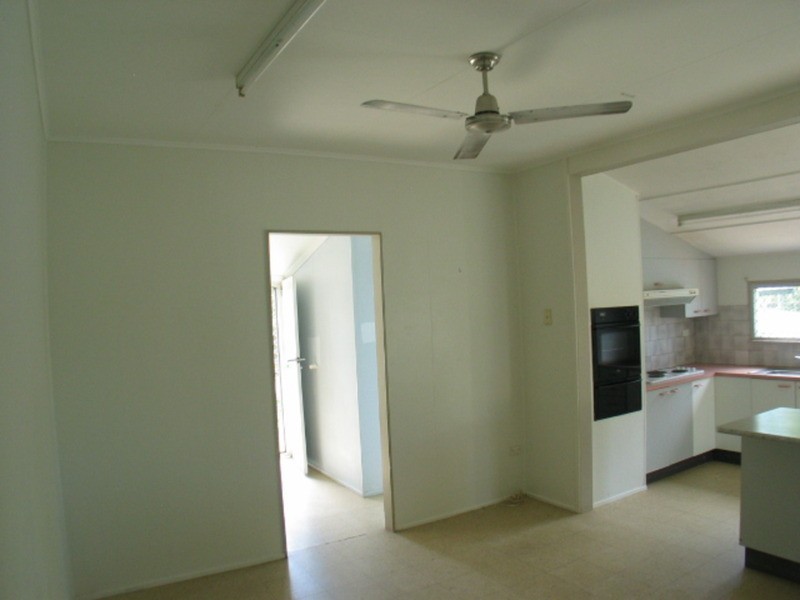 14A Livingstone, Bowen QLD 4805