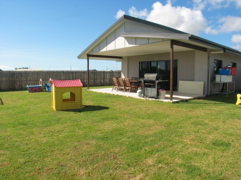 18 Banks Drive, Bowen QLD 4805