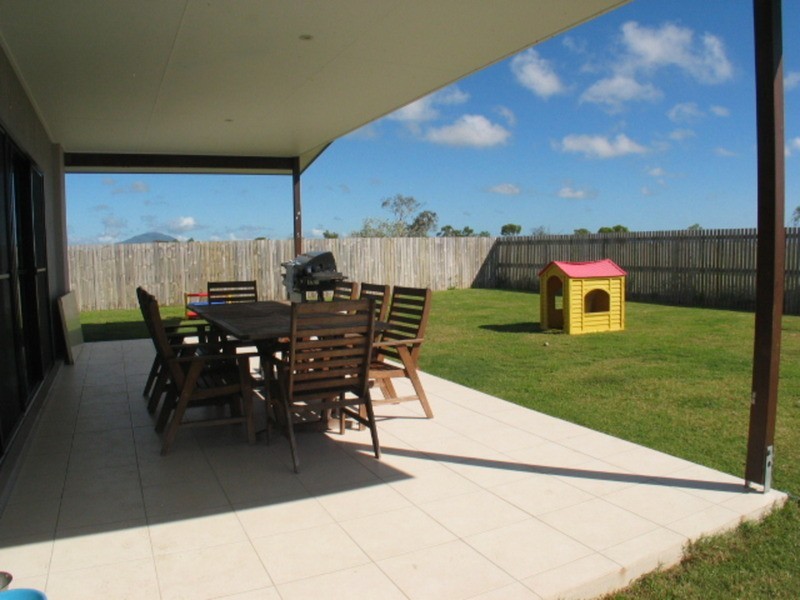 18 Banks Drive, Bowen QLD 4805