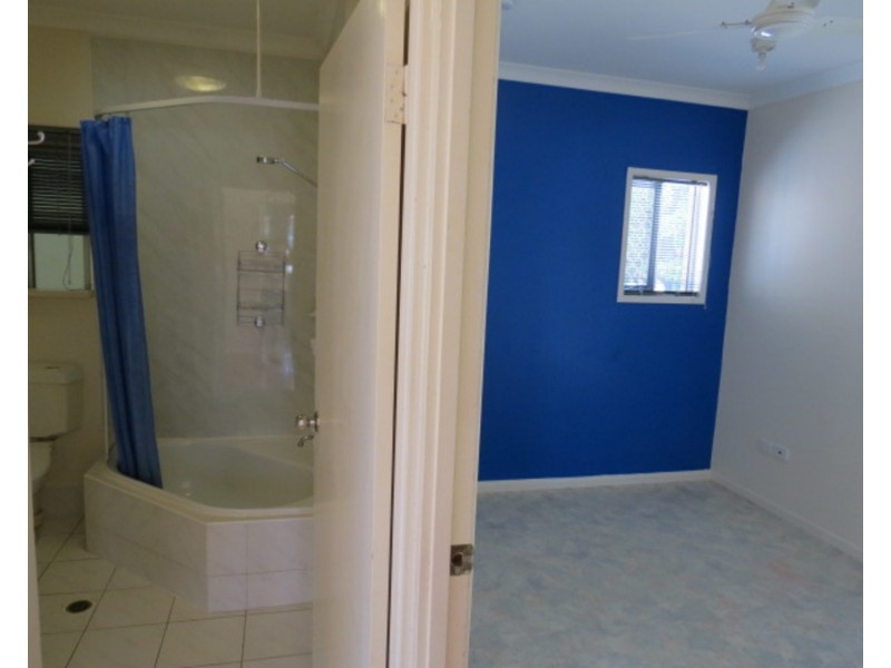 2/30 Sinclair Street, Bowen QLD 4805