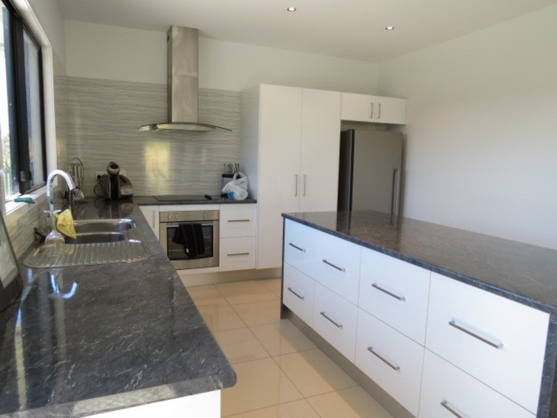 6 Silk  Road, Bowen QLD 4805