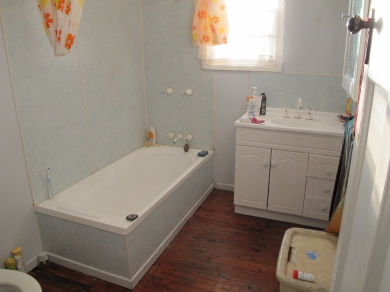 27 Elphinstone Street, Bowen QLD 4805