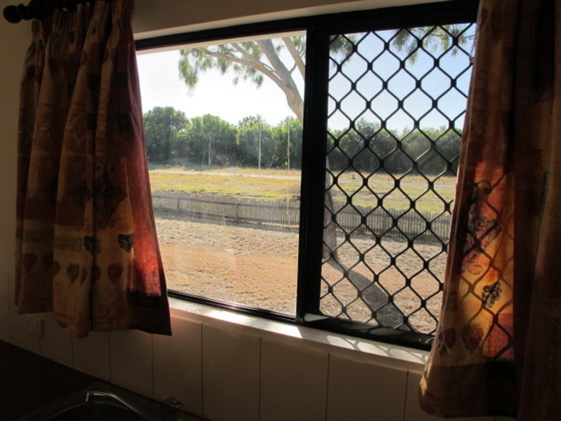 24 Crofton Street, Bowen QLD 4805