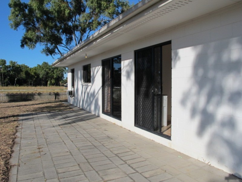 24 Crofton Street, Bowen QLD 4805