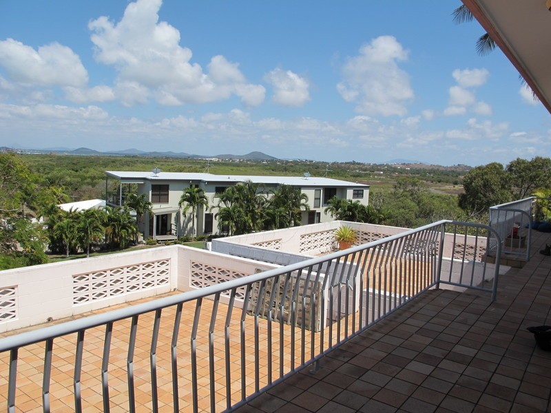 2/10 Poinciana Drive, Bowen QLD 4805