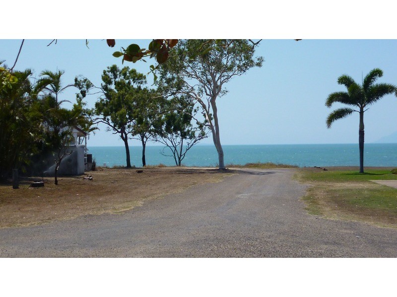 42 Pitcain Avenue, Bowen QLD 4805