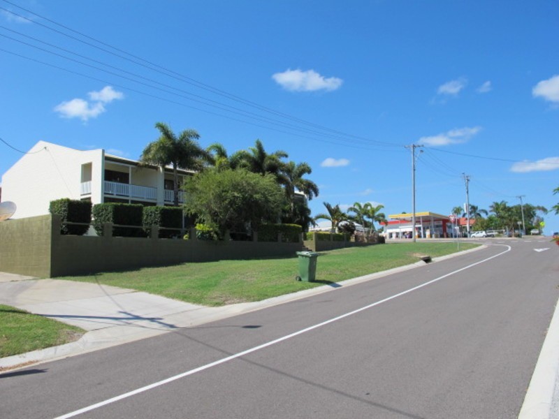 1/60 Herbert Street, Bowen QLD 4805