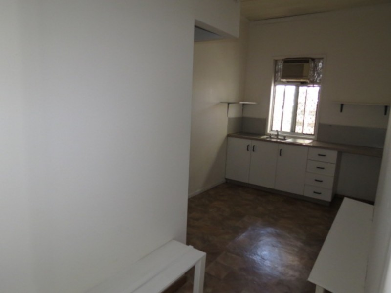 4/39 Powell Street, Bowen QLD 4805