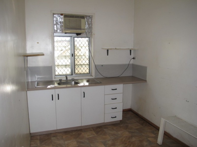 4/39 Powell Street, Bowen QLD 4805