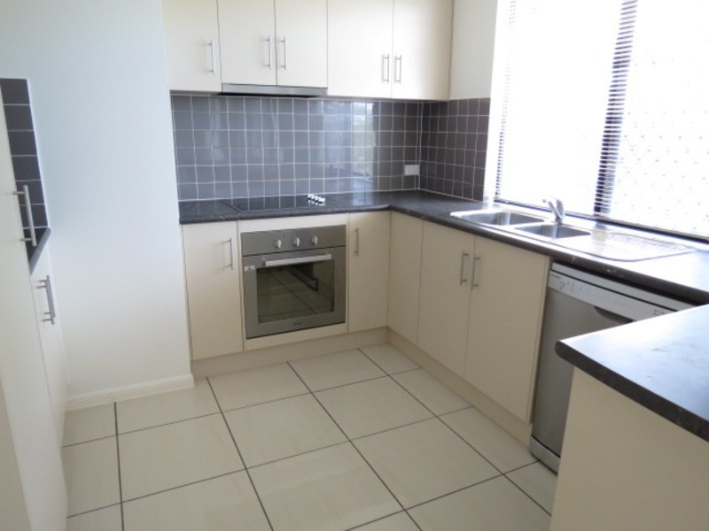 2/98 a Williams Street, Bowen QLD 4805