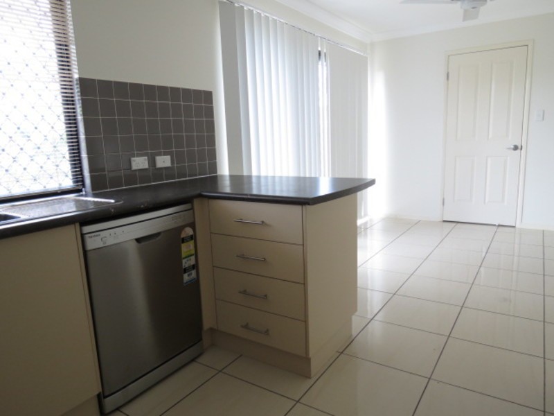 2/98 a Williams Street, Bowen QLD 4805