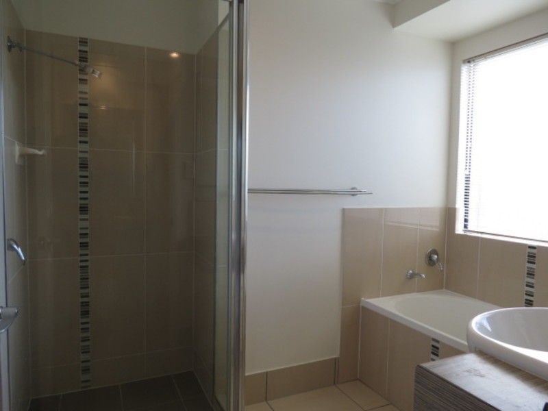 2/98 a Williams Street, Bowen QLD 4805