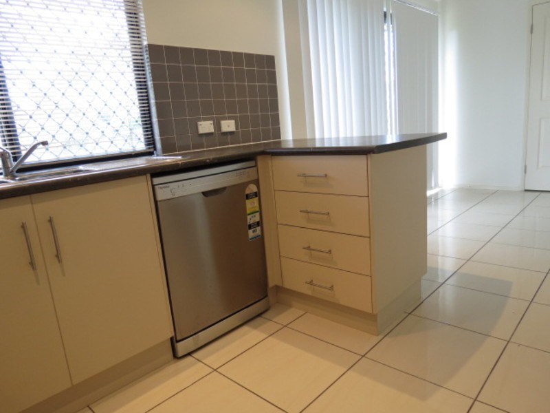 2/98 a Williams Street, Bowen QLD 4805