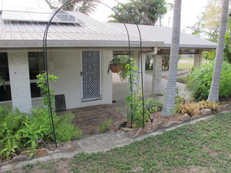 81 Poole Street, Bowen QLD 4805