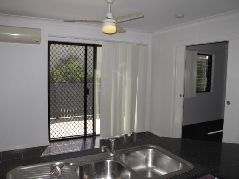 2/16 Williams Street, Bowen QLD 4805