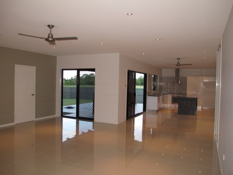 6 Silk Road, Bowen QLD 4805