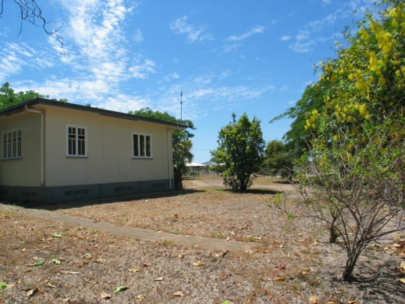 20 Murray Avenue, Bowen QLD 4805