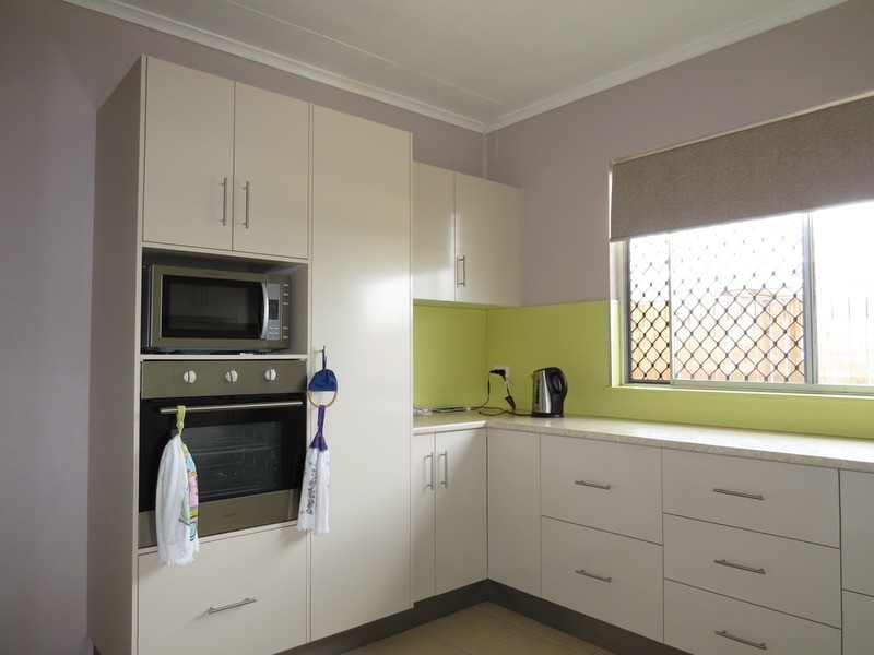 77 Whyte Avenue, Bowen QLD 4805