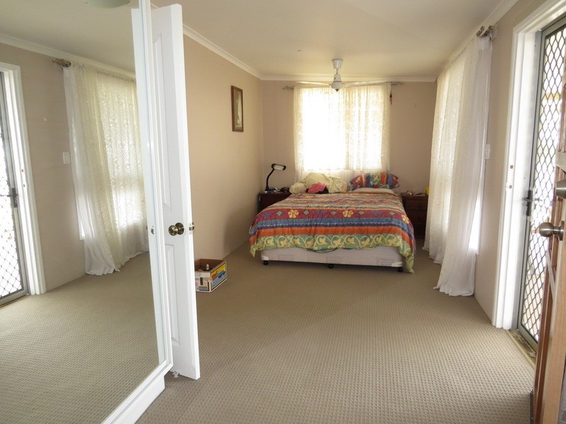 77 Whyte Avenue, Bowen QLD 4805