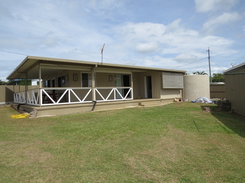 77 Whyte Avenue, Bowen QLD 4805