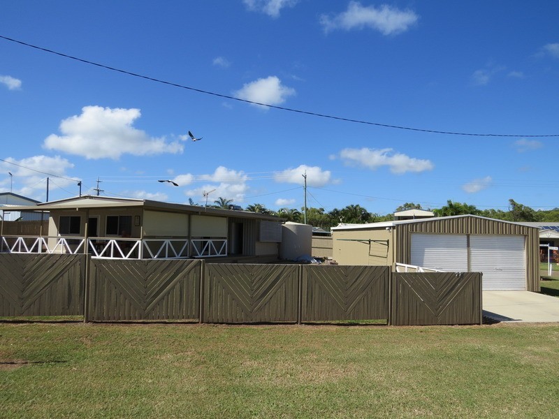 77 Whyte Avenue, Bowen QLD 4805