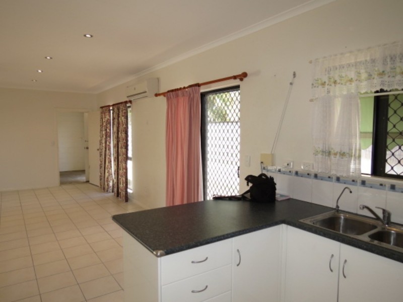 4/13 Queens Road, Bowen QLD 4805