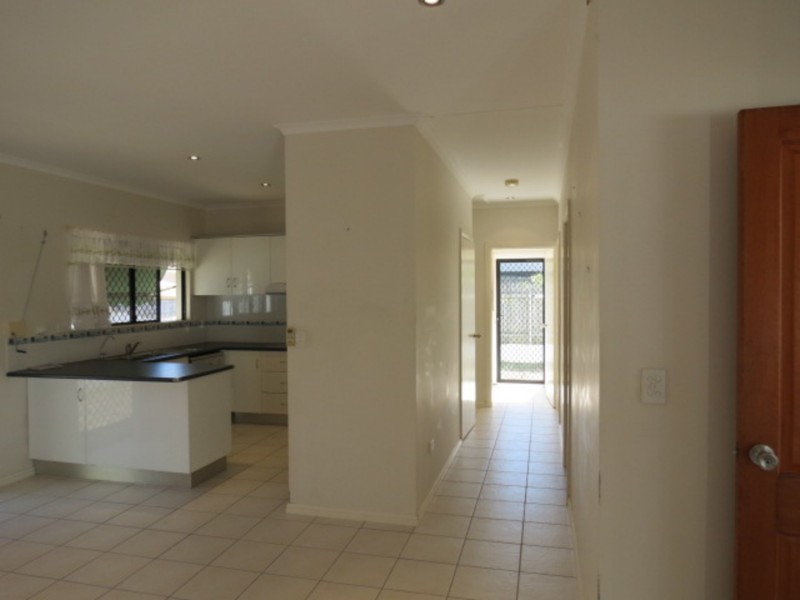 4/13 Queens Road, Bowen QLD 4805