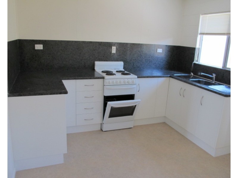 3/121 Herbert Street, Bowen QLD 4805