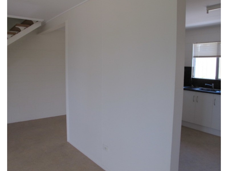 3/121 Herbert Street, Bowen QLD 4805