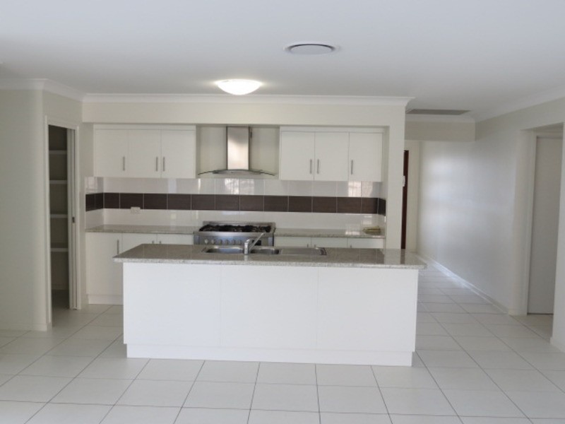 11 Silk Road, Bowen QLD 4805