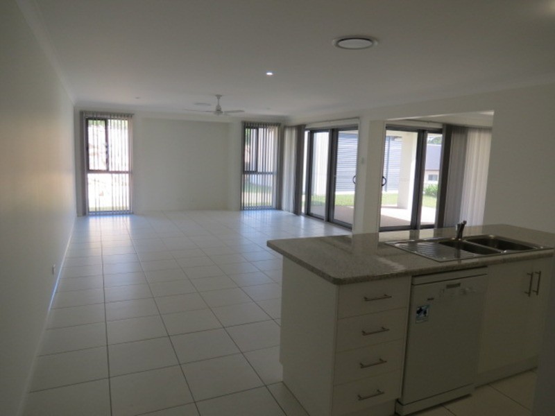 11 Silk Road, Bowen QLD 4805