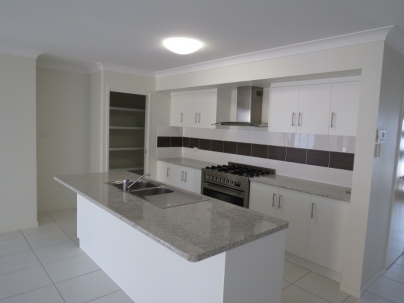 11 Silk Road, Bowen QLD 4805