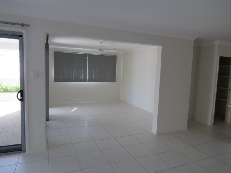 11 Silk Road, Bowen QLD 4805