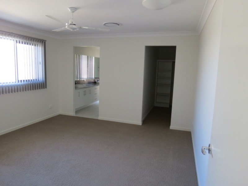 11 Silk Road, Bowen QLD 4805