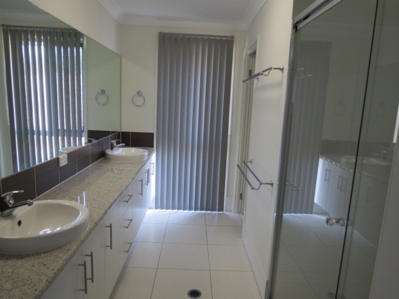 11 Silk Road, Bowen QLD 4805